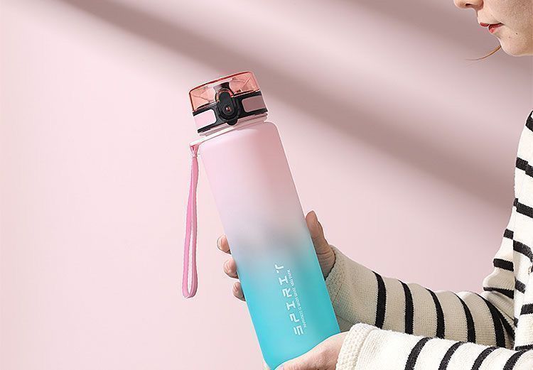 Large IBG sports water bottle in 500ml or 1000ml size, with a black lid and clear body, suitable for fitness and outdoor activities